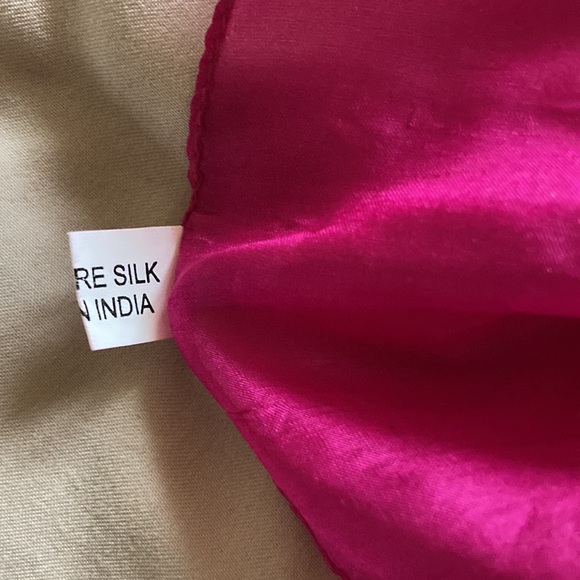 💯 pure silk 68x42 made in India pink wrap in excellent condition. Wrap-scarf. - Picture 3 of 3